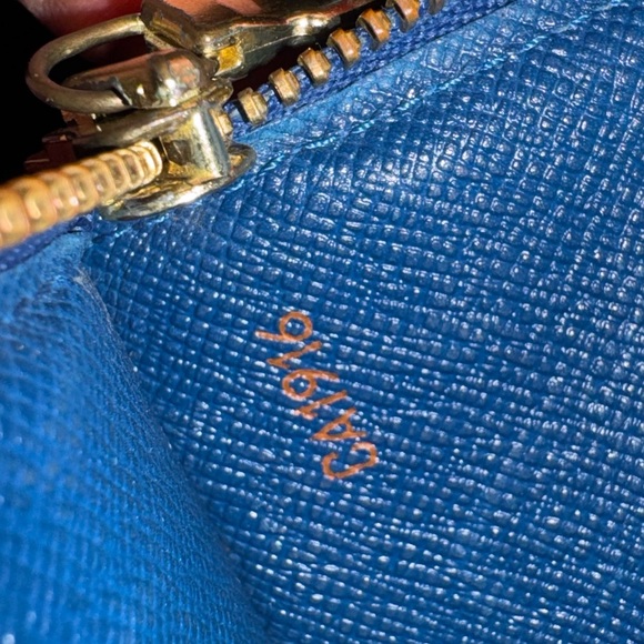 Louis Vuitton blue epi wallet - Picture 5 of 7